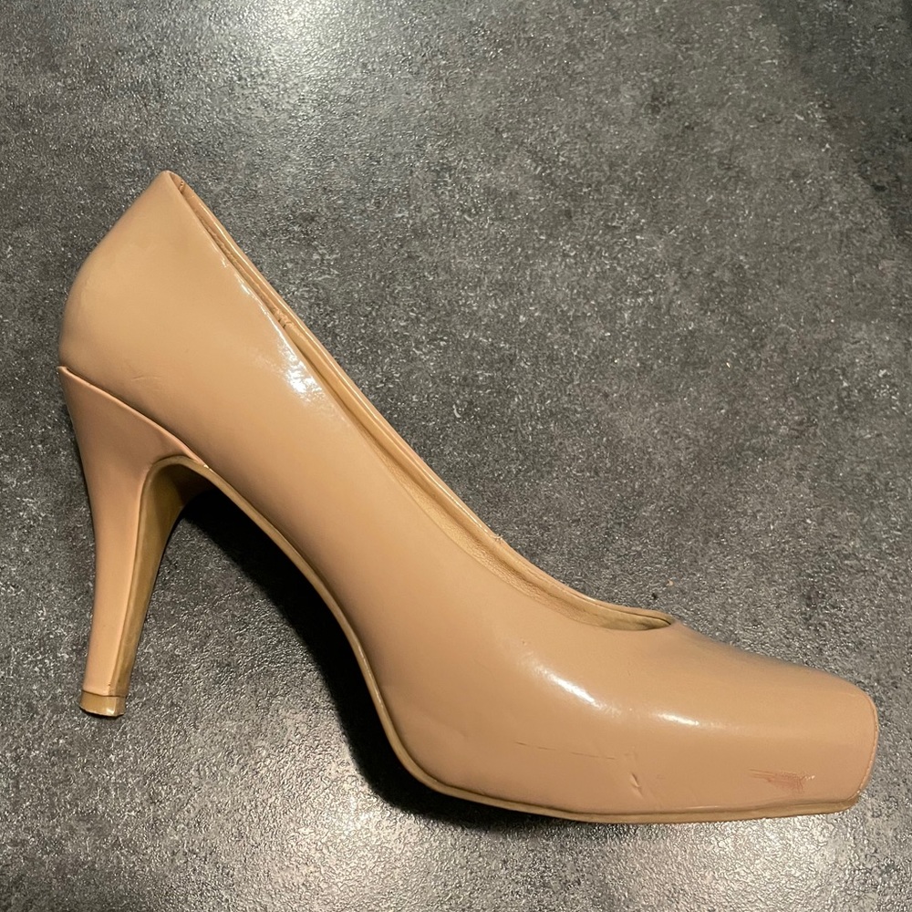 Heels - Picture 2 of 7